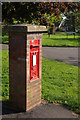 Postbox on Alwyn Road, Bilton