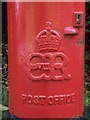 Edward VIII postbox, Blackhills - royal cipher
