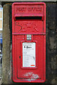 SE0337 : Elizabeth II Postbox, Baden Street, Haworth by Mark Anderson