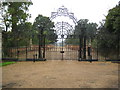 North Mymms Park: Driveway gates