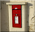 E II R Postbox - Brocklesby Ox, Brigg