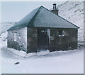 NN7351 : A compact little bothy in the hills by Luke Oldale