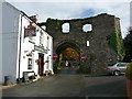 Boot and Shoe pub and Town Gatehouse