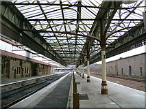 NO1123 : Platforms at Perth station by Mark Nightingale