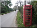 Tiptoe: telephone box