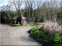 SO5834 : K6 Phone box, GR V postbox, Common Hill by Pauline E
