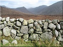 J2923 : Mourne Wall near Slieve Muck by Rossographer
