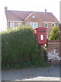 Charlton All Saints: postbox № SP5 54, Lower Road