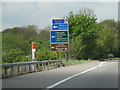 SP6304 : M40 Motorway, Heading West. Junction 8 Sign For Oxford Services by Roy Hughes
