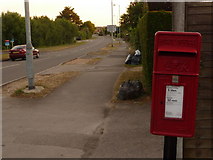 SU0400 : Stapehill: postbox № BH21 142, Wimborne Road West by Chris Downer