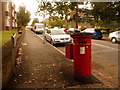 Lee Green: postbox № SE12 16, Cambridge Drive