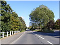 TM3056 : B1078 Main Road, Lower Hatcheston by Geographer