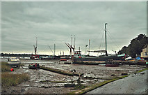 TM2038 : Muddy foreshore and leaden sky - Pin Mill by Mick Lobb