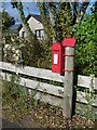 NN9539 : Postbox, Trochry by Maigheach-gheal