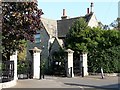 Cemetery lodge and gates, Queen