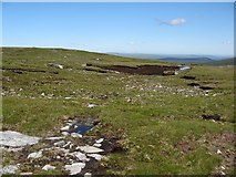 NH2296 : Peat hags, Meall Liath Choire by Richard Webb