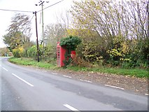 SU0302 : Telephone box, Broom Hill by Maigheach-gheal