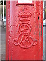 Edward VII postbox, Sunderland Road / Howe Street - royal cipher