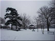 TQ2995 : Oakwood Park, London N14 in the snow by Christine Matthews