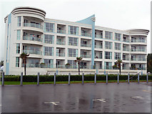 SS9746 : Holiday apartments on Warren Road by Phil Champion