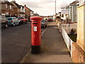 SZ0279 : Swanage: postbox № BH19 33, Kings Road West by Chris Downer