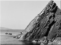 V3199 : Rock in Dunquin Harbour by M J Richardson