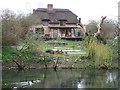 Duckpond and cottage, Little Cawthorpe