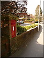 Dorchester: postbox № DT1 90, Prince of Wales Road