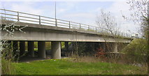 SD8639 : M65 Bridge over the Leeds-Liverpool Canal, Barrowford by Robert Wade