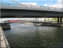 TQ4180 : Connaught Bridge: centre span by Stephen Craven