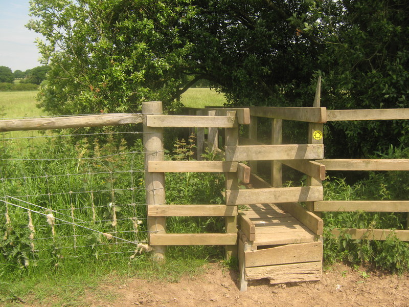 Footbridge near Glover Farm © David Anstiss :: Geograph Britain and Ireland