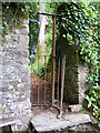 X0598 : Unusual gate, Lady Louisa's Walk, Lismore/Lios Mor by Mac McCarron