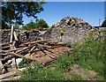 Ruined barn, Eastwater