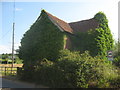 Disused house near Broadoak Crossing