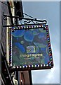 The Grapes (pub sign), 5 Bridge Street