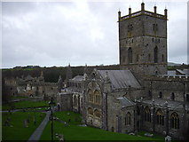 SM7525 : St David's Cathedral by Dave Hunt