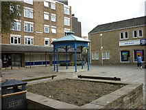 SE1021 : A small square on Southgate, Elland by Ian S