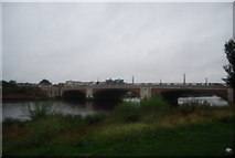 TQ1568 : Hampton Court Bridge by N Chadwick