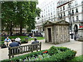 TQ2879 : Taking a breather in Grosvenor Gardens by Basher Eyre