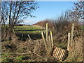 Footpath junction on Stour Valley Walk near Fleet Farm