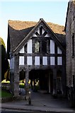 SO8609 : The lych gate to St Mary's Church by Steve Daniels