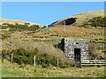 NS2372 : Small building on Greenock Cut by Thomas Nugent