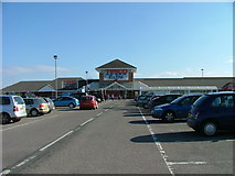 NH6945 : Tesco Extra by Dave Fergusson