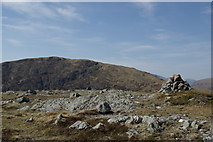 NN2557 : Cairn on Meall Bhalach NW top by Leslie Barrie