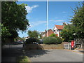 Salisbury Avenue meets the A255 Ramsgate Road