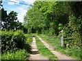 Entrance to footpath from Trotts Lane