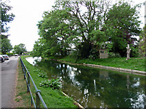 TL3706 : New River, Broxbourne, Hertfordshire by Christine Matthews