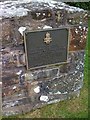 Marker and plaque between the flags