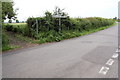 Footpath to Warborough from road T-junction by Roke Farm