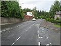 The B910 road heading out of Clackmannan